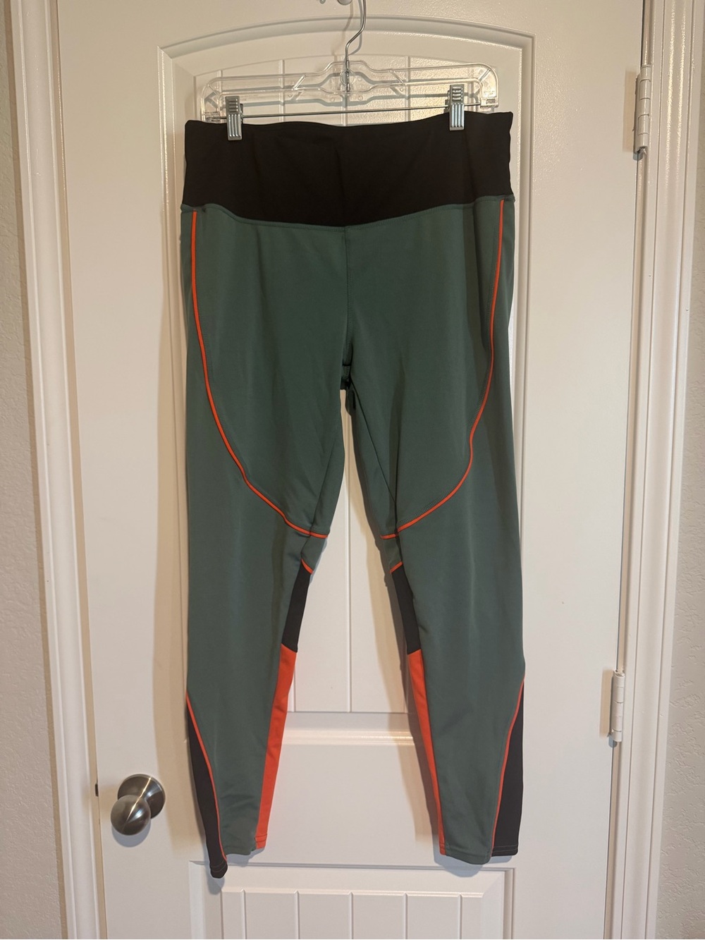 High-Waist Green Active Leggings with Black Waistband and Orange Trim